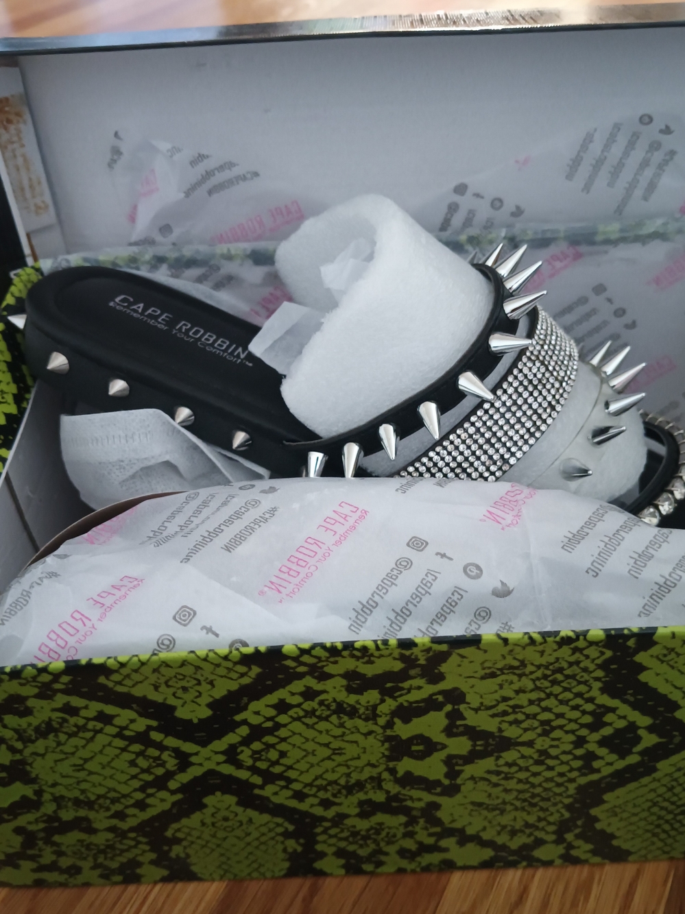 Cape Robbin Xtreme - M Sandals
